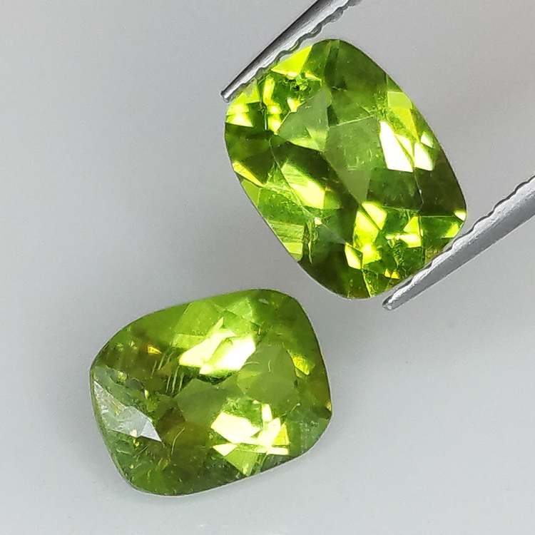 Peridoto taglio cuscino 8x6mm 1pz