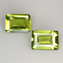 Emerald cut peridot 7x5mm 1pz