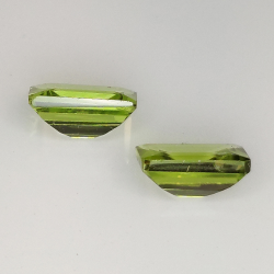 Emerald cut peridot 7x5mm 1pz