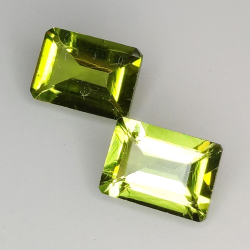 Emerald cut peridot 7x5mm 1pz