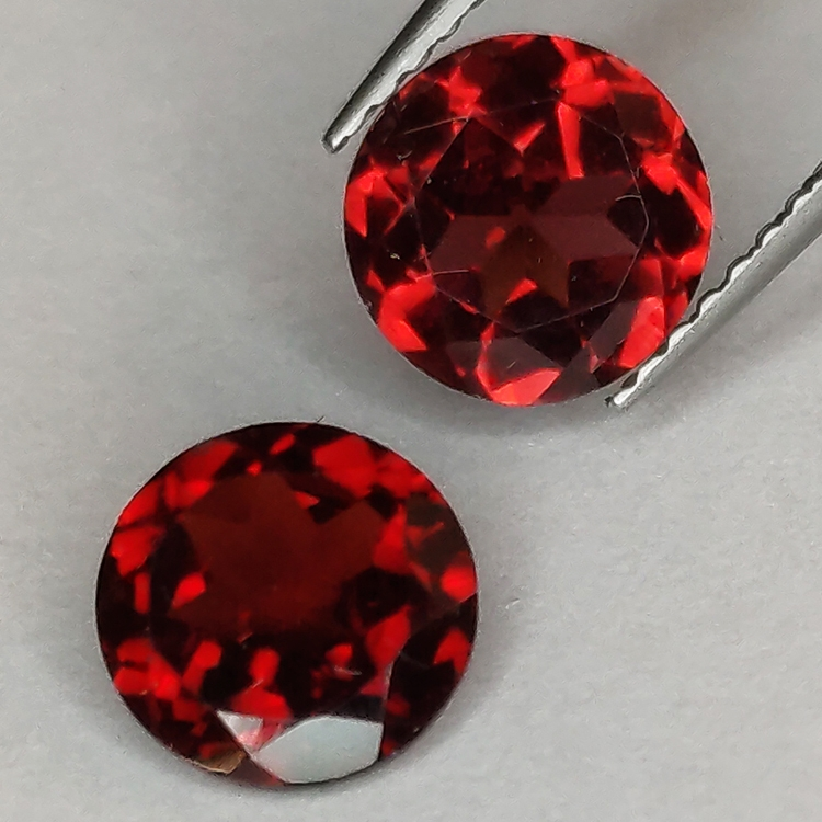 Garnet round cut 7 mm 1pz