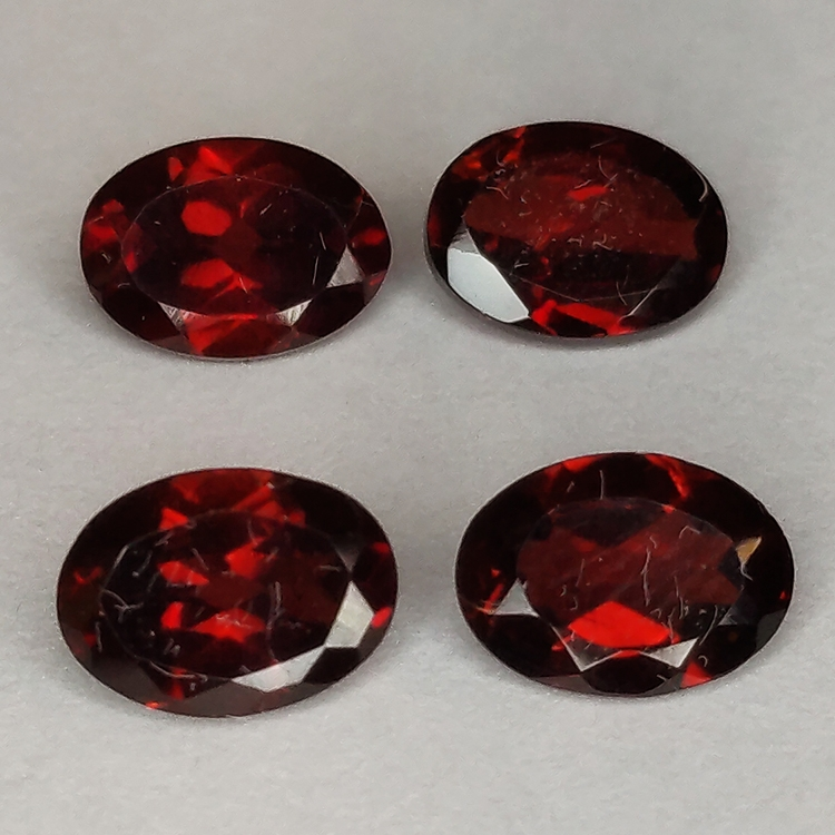 Garnet oval cut 7x5mm 1pz