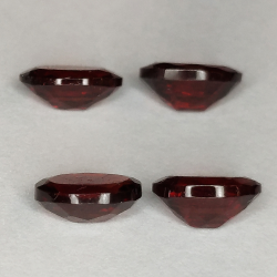 Garnet oval cut 7x5mm 1pz