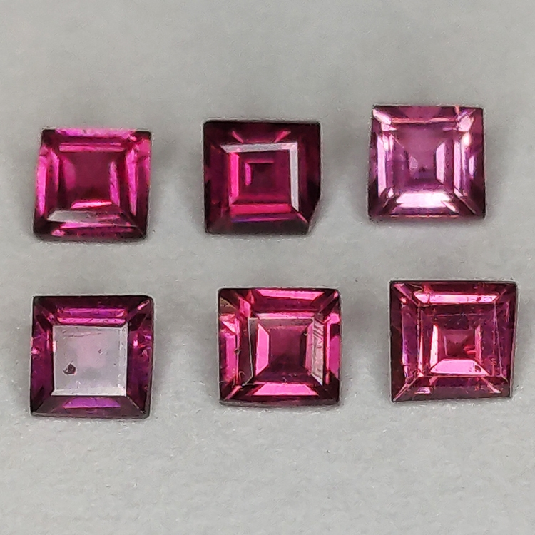 Rhodolite garnet princess cut 3mm 1ct