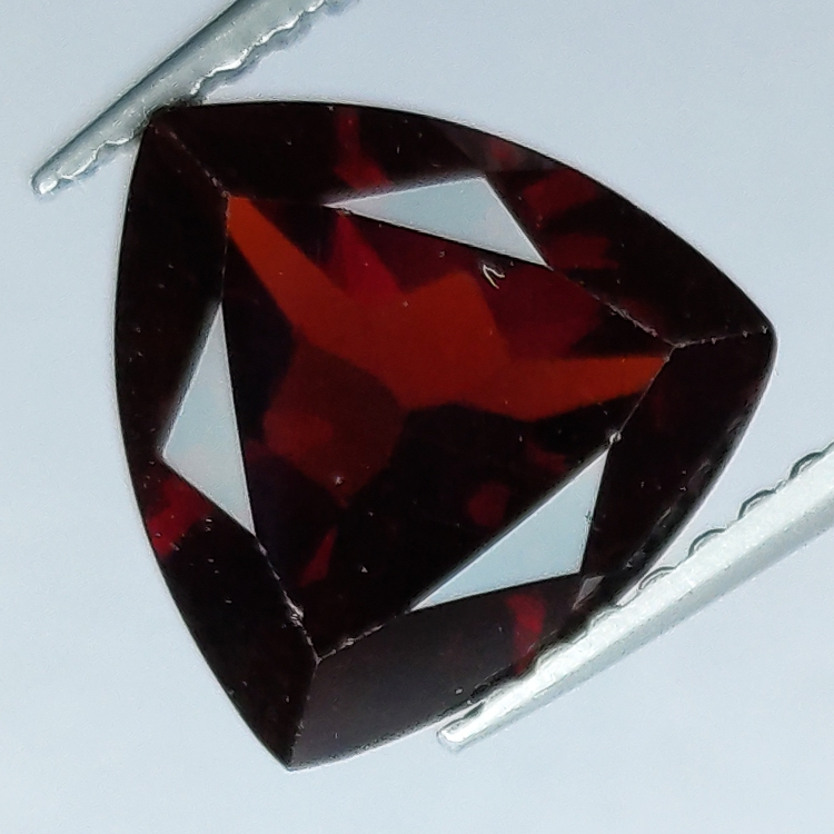 Garnet trillion cut 9mm 1pz