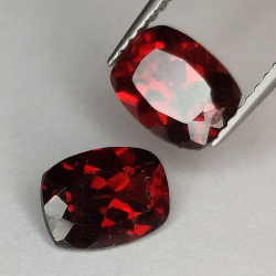 Garnet cushion cut 8x6mm 1pz