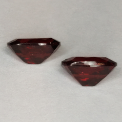 Garnet cushion cut 8x6mm 1pz