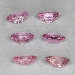 Oval geschliffener rosa Saphir 4x3mm 1ct