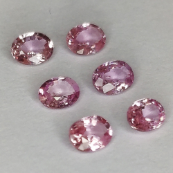 Oval geschliffener rosa Saphir 4x3mm 1ct