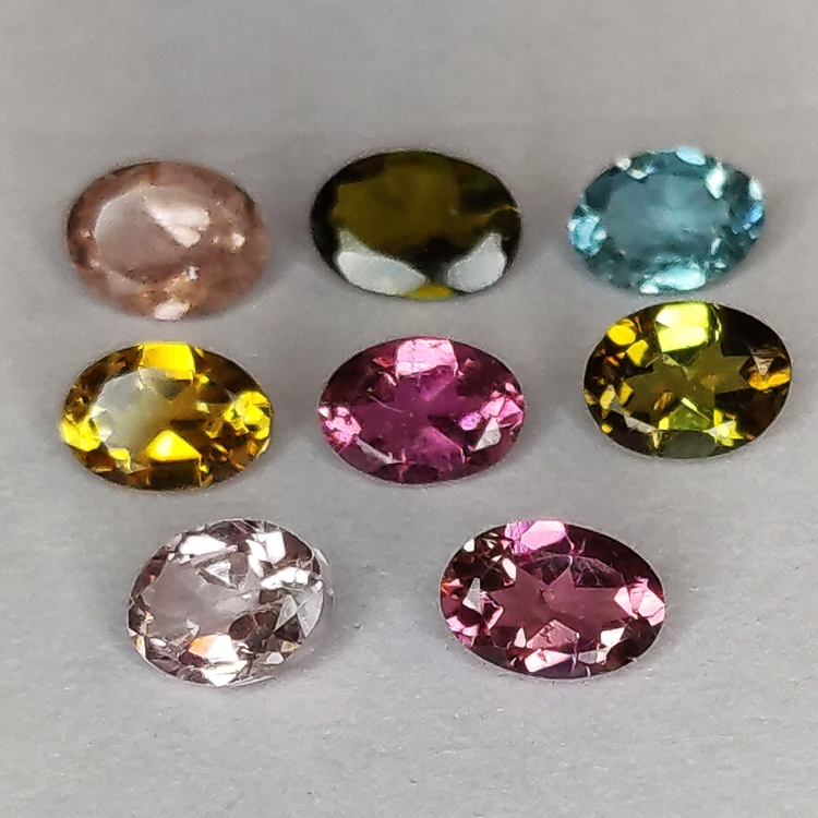 Tourmaline multicolore taille ovale 4x3mm 1pz