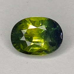 1.30ct Zafiro Verde talla oval 7x5mm