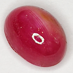 2.20ct Rubis Étoilé cabochon ovale 7.8x5.7mm