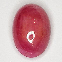 2.28ct Rubino Stella cabochon ovale 8.6x5.9mm