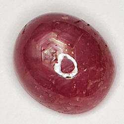 2.58ct Rubino Stella cabochon ovale 7.9x6.6mm