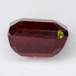 2.75ct Rubin smaragdschliff 7.7x5.7mm