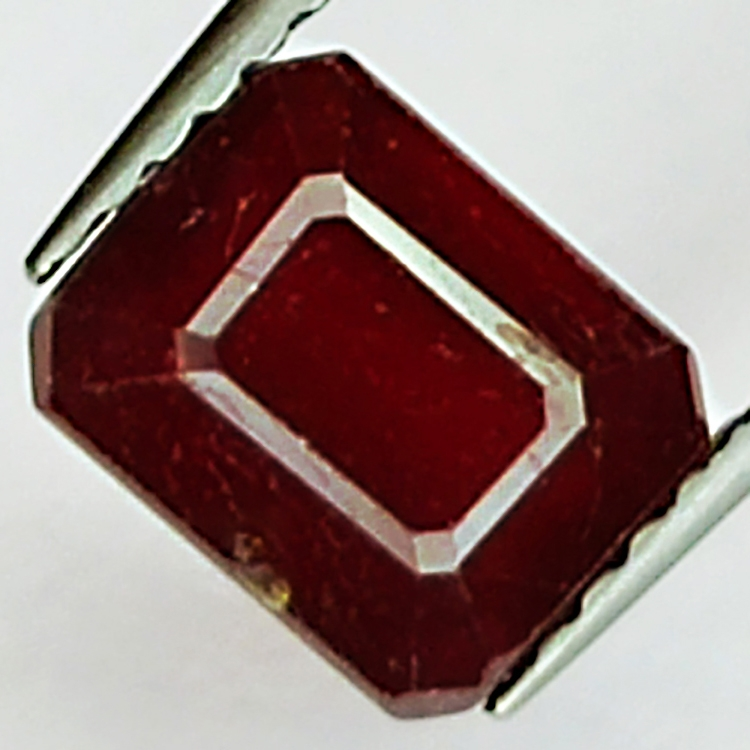 2.50ct Rubin smaragdschliff 7.2x5.7mm