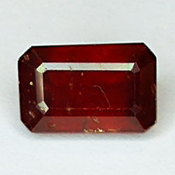 2.30ct Rubis coupe émeraude 8.9x5.8mm