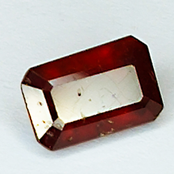 2.30ct Rubino taglio smeraldo 8.9x5.8mm