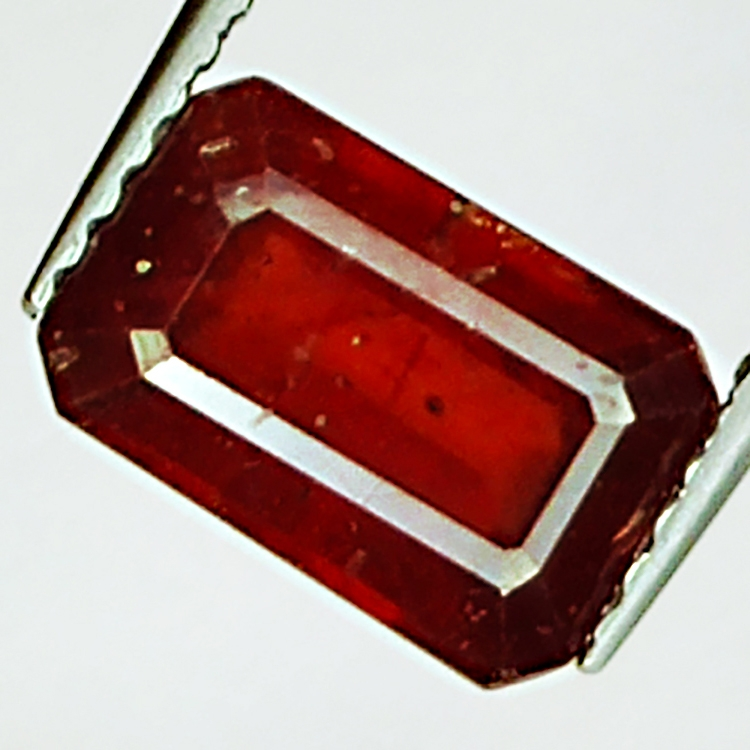 2.30ct Rubin smaragdschliff 8.9x5.8mm