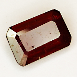 2.75ct Rubin smaragdschliff 8.9x5.9mm