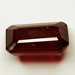 2.75ct Rubin smaragdschliff 8.9x5.9mm