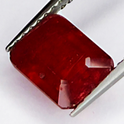 2.70ct Rubin smaragdschliff 7.9x6.0mm