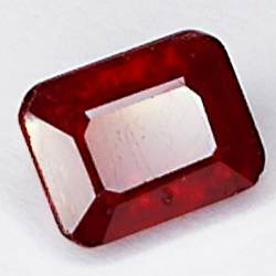 2.70ct Rubin smaragdschliff 7.9x6.0mm