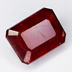 2.90ct Rubin smaragdschliff 8.8x6.3mm