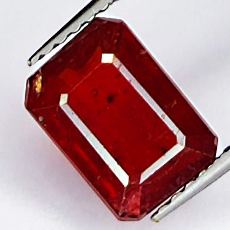 2.90ct Rubis coupe émeraude 8.8x6.3mm