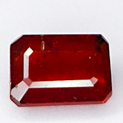 2.10ct Rubí talla esmeralda 7.6x5.4mm