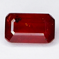 2.25ct Rubin smaragdschliff 8.8x5.1mm