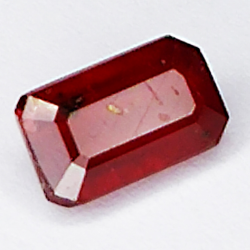 2.25ct Rubin smaragdschliff 8.8x5.1mm