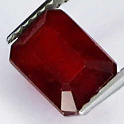 3.00ct Rubino taglio smeraldo 8.3x5.7mm