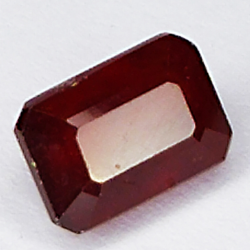 3.00ct Rubino taglio smeraldo 8.3x5.7mm