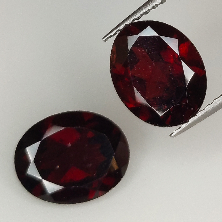 Garnet oval cut 10x8mm 2pz