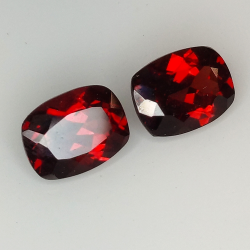 Garnet cushion cut 8x6mm 1pz