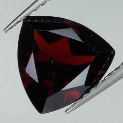 Garnet trillion cut 9mm 1pz