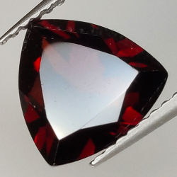 Garnet trillion cut 9mm 1pz