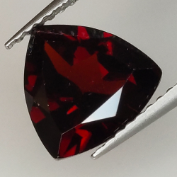 Garnet trillion cut 9mm 1pz