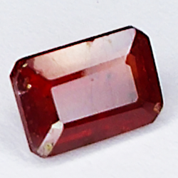 2.70ct Rubin smaragdschliff 8.6x5.8mm