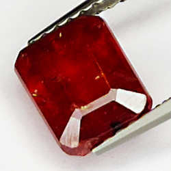 2.45ct Rubino taglio smeraldo 7.7x6.0mm