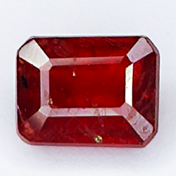 2.45ct Rubis coupe émeraude 7.7x6.0mm