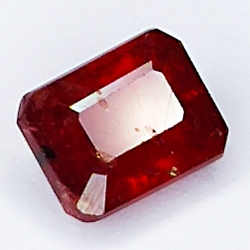 2.45ct Rubin smaragdschliff 7.7x6.0mm