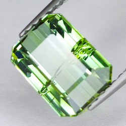 2.56ct Turmalina Verdelita talla esmeralda 8.5x6.3mm