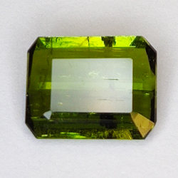 1.42ct Turmalina Verdelita talla esmeralda 8.0x6.3mm