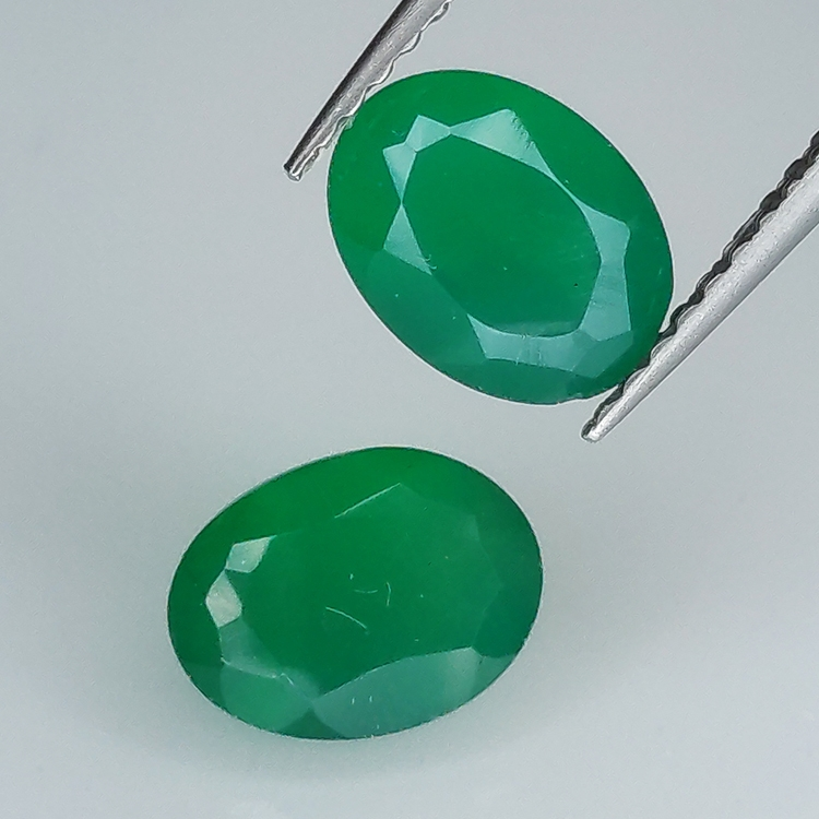 Green agate oval cut 8x6mm 1pz