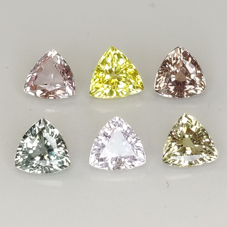 Saphir de Ceylan multicolore taille trillion 3.9-4.1mm 1ct