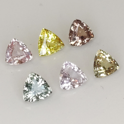 Zafiro Ceilán multicolor talla trillion 3.9-4.1mm 1ct