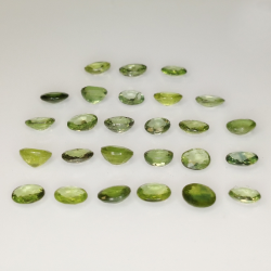 Grüner Saphir oval Größe 5x4mm 1pz