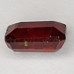 2.80ct Rubin smaragdschliff 7.8x5.4mm